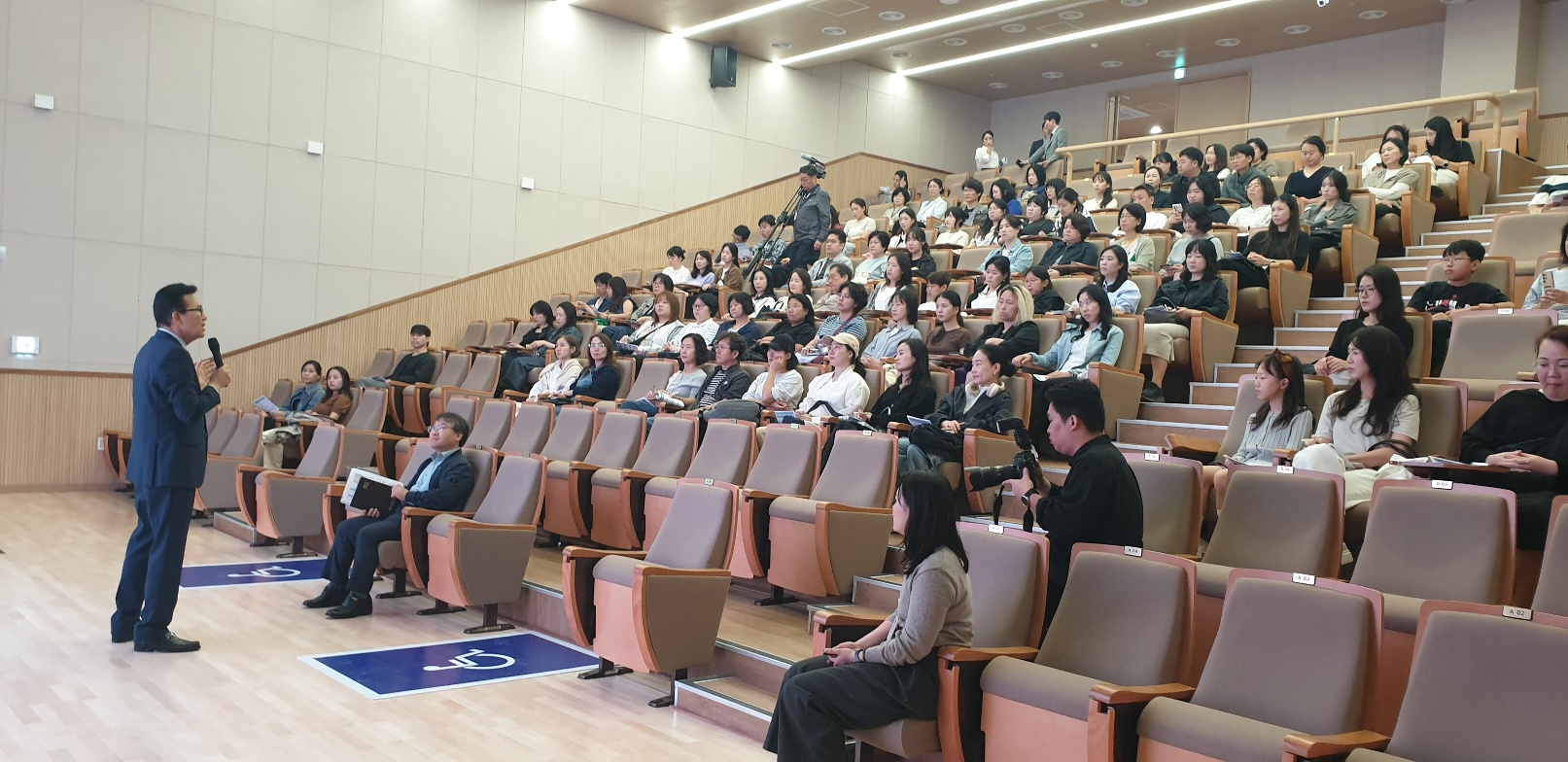 연수구 송도국제도서관이 지난 16일 주민들의 큰 관심과 참여 속에 프리오픈 데이를 성공적으로 개최했다